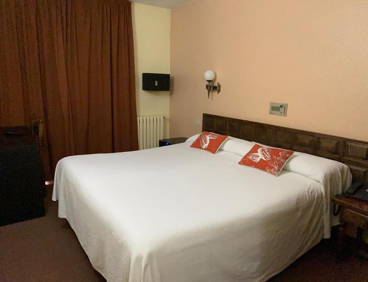 Hotel Folch Sant Julia de Loria Quarto foto